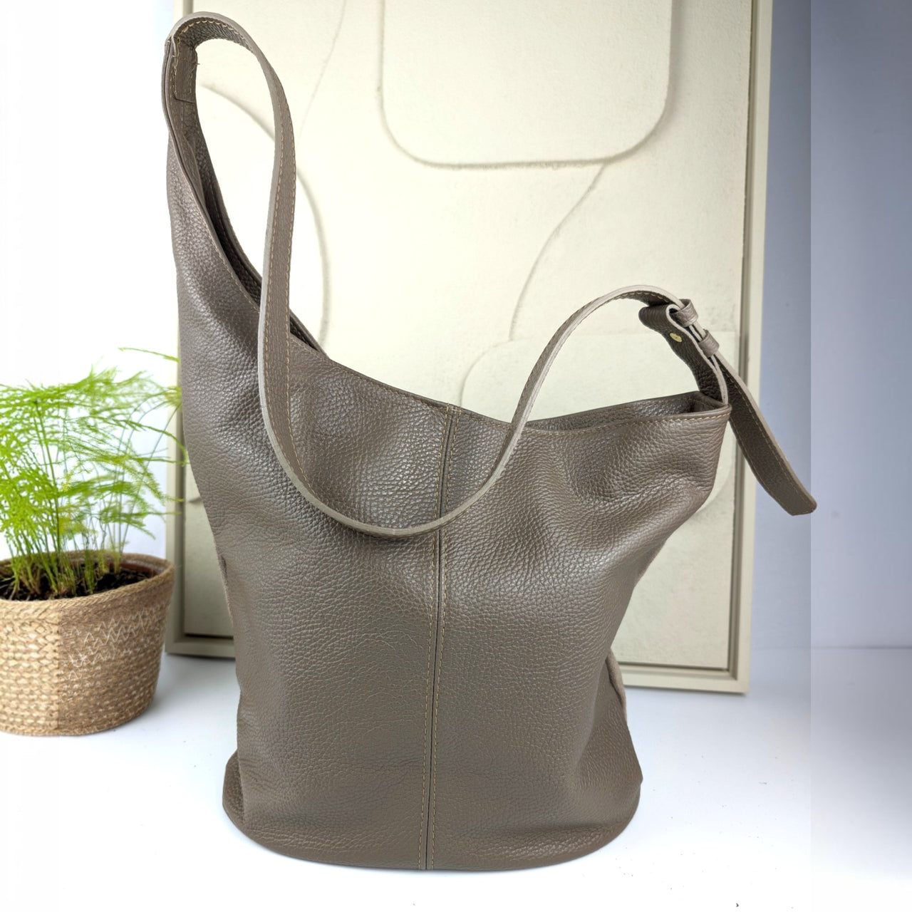Aiga shoulder bag taupe dark