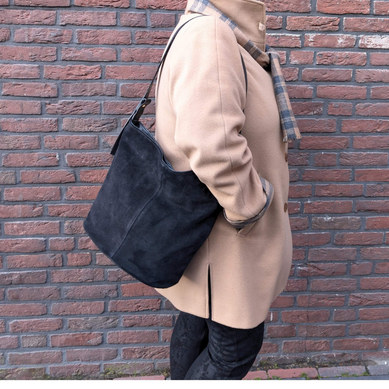 Aiga shoulder bag black