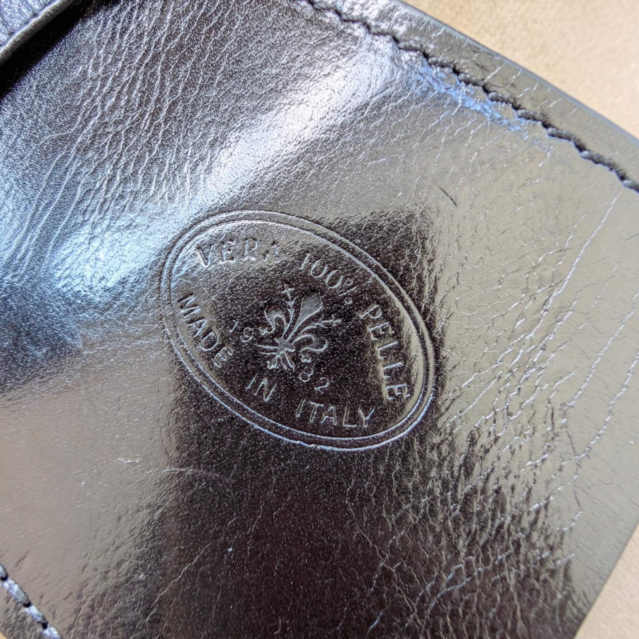 Black leather handbag, close-up of the hardware and Vera Pelle stamp, House of Enira Isual