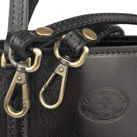 Black leather handbag, close-up of the hardware and Vera Pelle stamp (2), House of Enira Isual