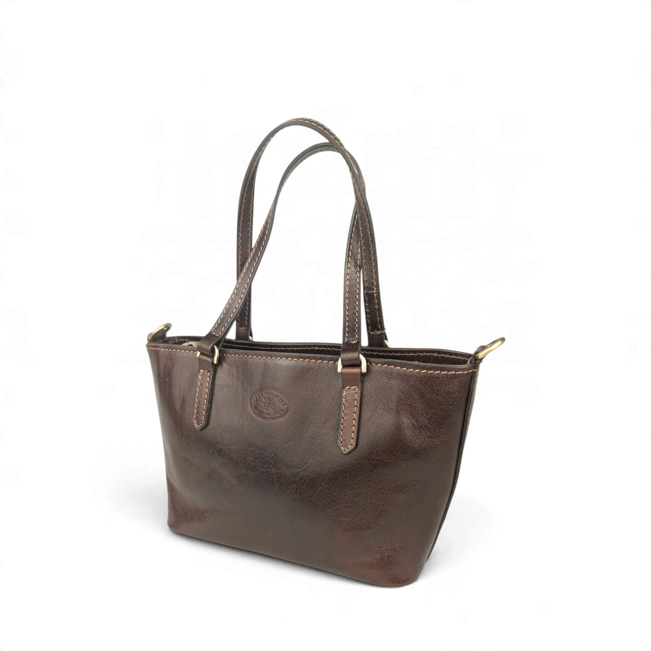 Handtasche aus schokobraunem Leder, Vorderansicht von rechts, House of Enira Isual