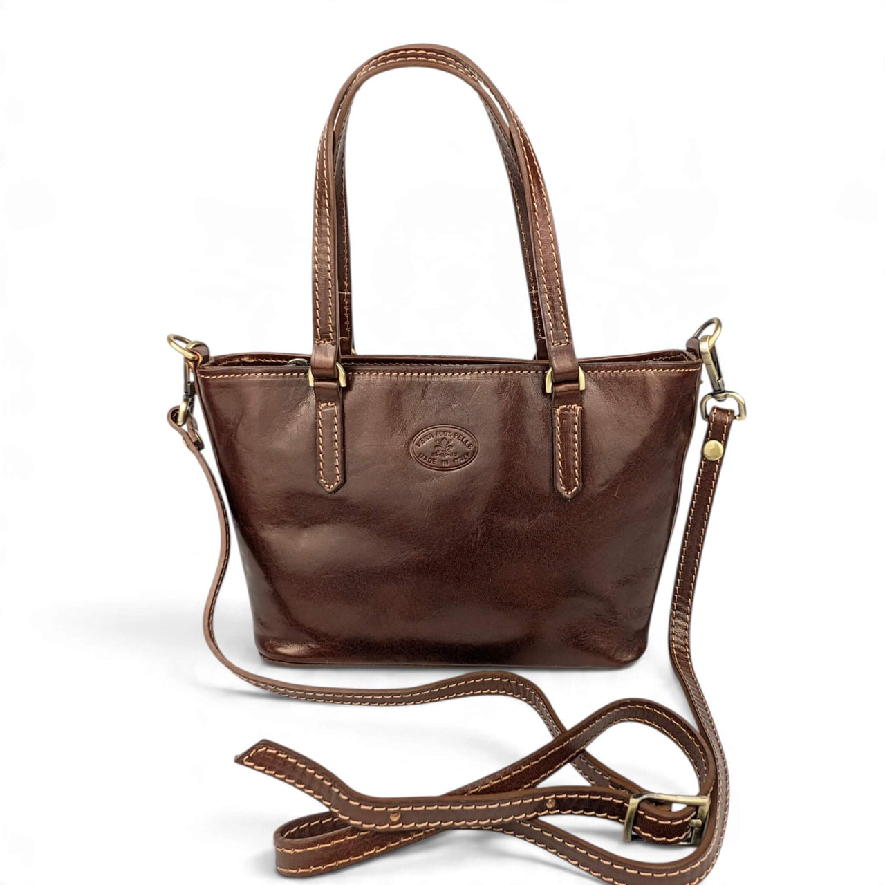 Handtasche aus dunkelbraunem Leder, Vorderansicht mit angebrachtem Schulterriemen, House of Enira Isual