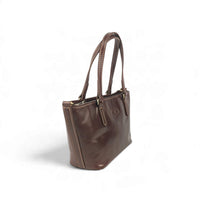 Handtasche aus dunkelbraunem Leder, Vorderansicht von links, House of Enira Isual