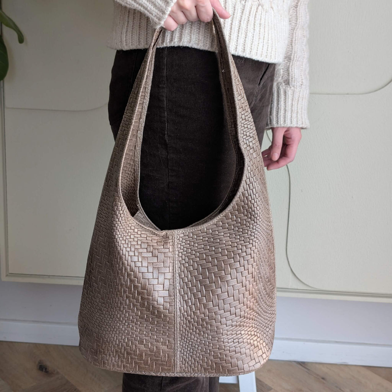 Oleas shoulder bag S taupe dark