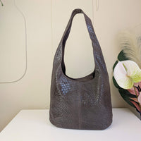 Oleas shoulder bag S chocolate