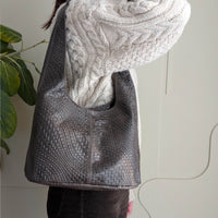 Oleas shoulder bag S chocolate