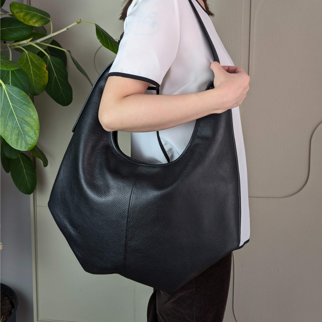 Ruala shoulder bag black