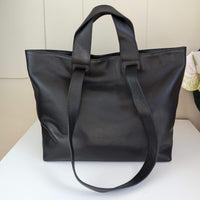 Handmade Italian pebbled leather shopper in the color black with 2 handles and 2 shoulder straps